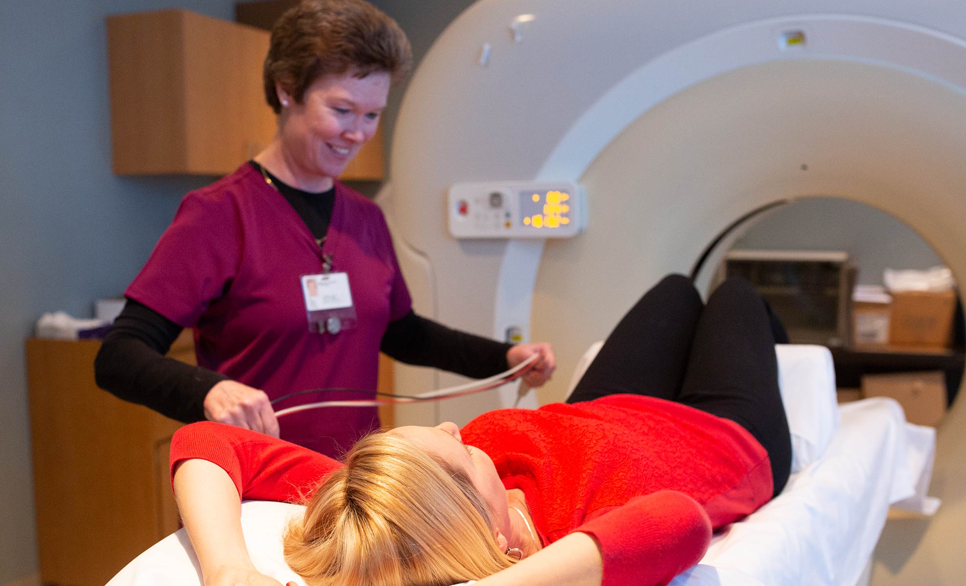 diagnostic tech performing a heart scan